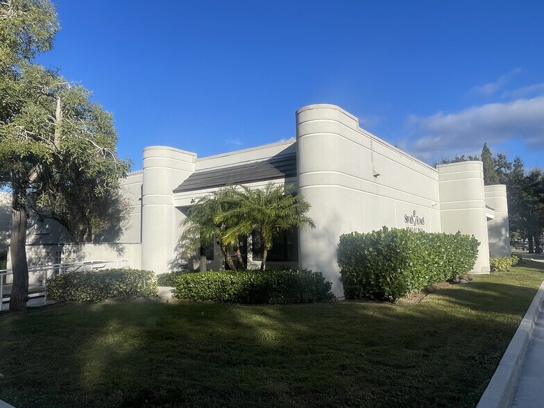 More Photos Of 630 Maplewood Dr, Jupiter Medical For Lease