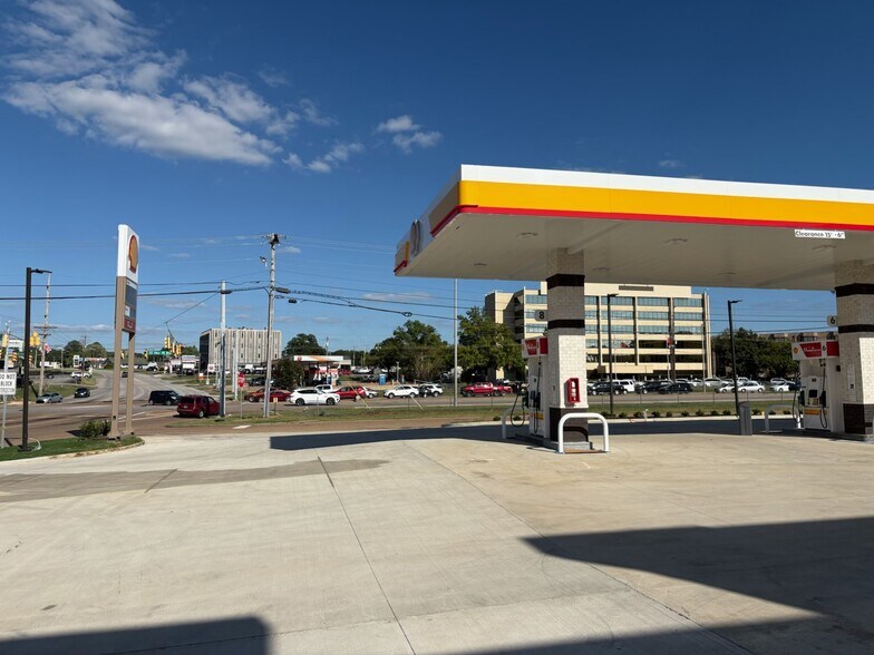 More Photos Of 1815 US-45 byp, Jackson General Retail For Lease