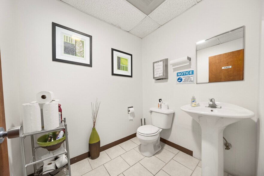 More Photos Of 5413 Walnut Ave, Downers Grove Office For Lease
