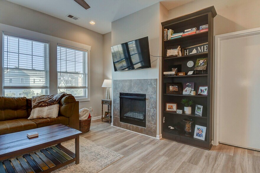 More Photos Of 9650 Shore Dr, Norfolk Veterinarian Kennel For Sale