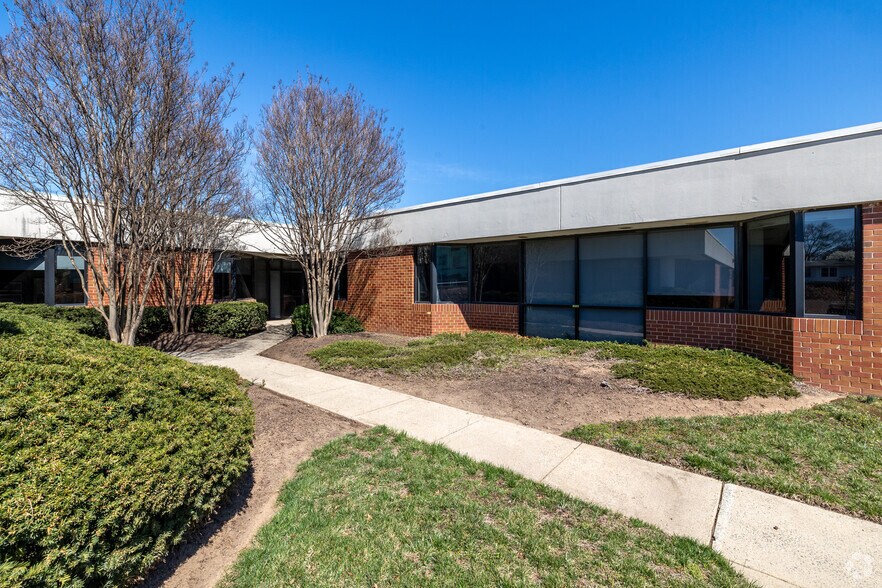 More Photos Of 1165 Herndon Pky, Herndon Flex For Sale