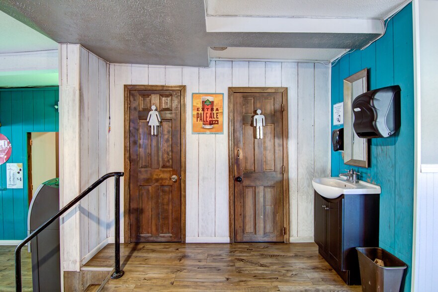 More Photos Of 115 Diamond St N, Ridgeland General Retail For Sale