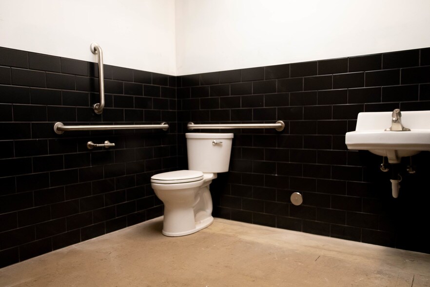 More Photos Of 4201 Millersville Rd, Indianapolis Flex For Sale