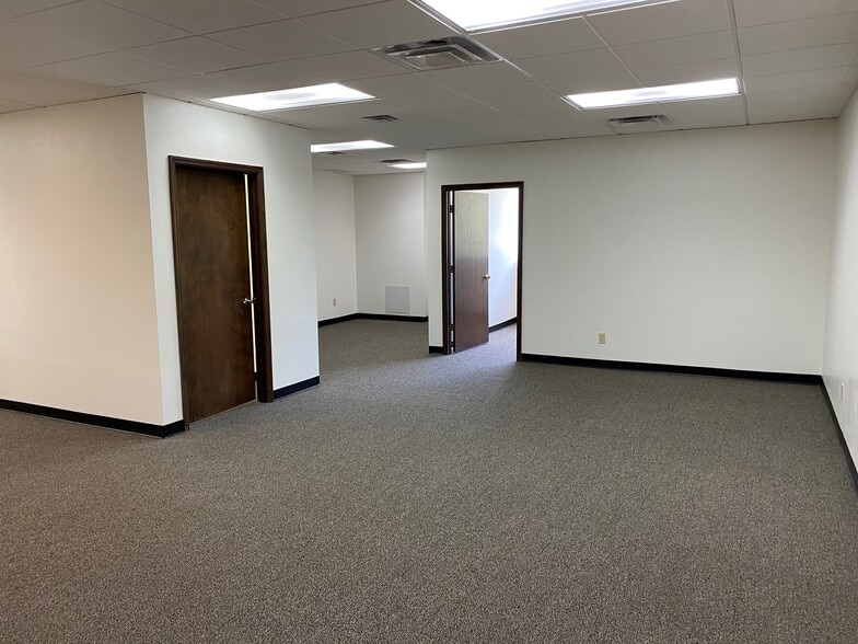 More Photos Of 12166 Old Big Bend Rd, Kirkwood Office For Lease