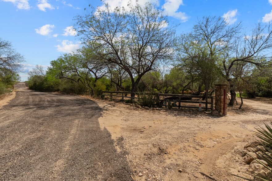 More Photos Of 961 El Pico Rd, Laredo Land For Sale