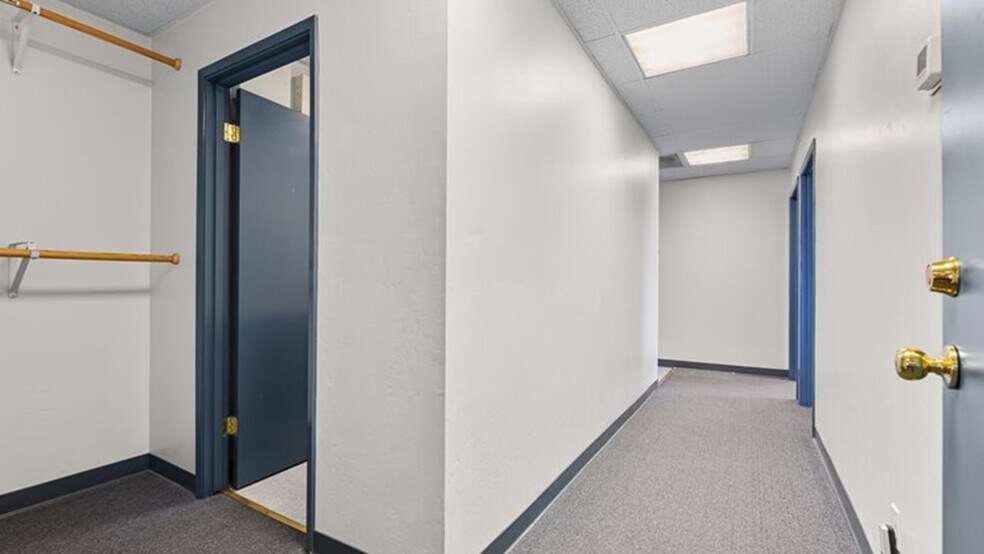 More Photos Of 6309 Seven Seas Ave, Bakersfield Warehouse For Lease