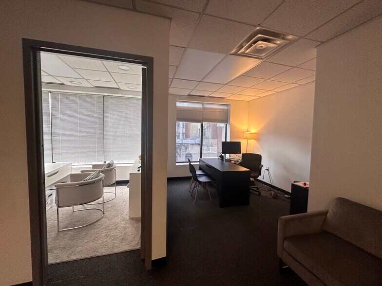 More Photos Of 1143-1147 47th Ave, Long Island City Showroom For Lease