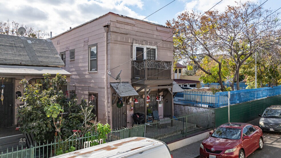 More Photos Of 1422-1426 W 10th Pl, Los Angeles Apartments For Sale