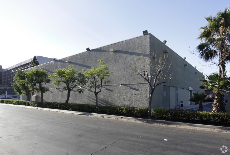 More Photos Of 3077 Bristol St, Costa Mesa Freestanding For Lease