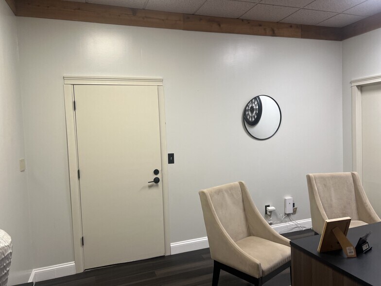 More Photos Of 110 N Cherry St, Olathe Office Residential For Lease