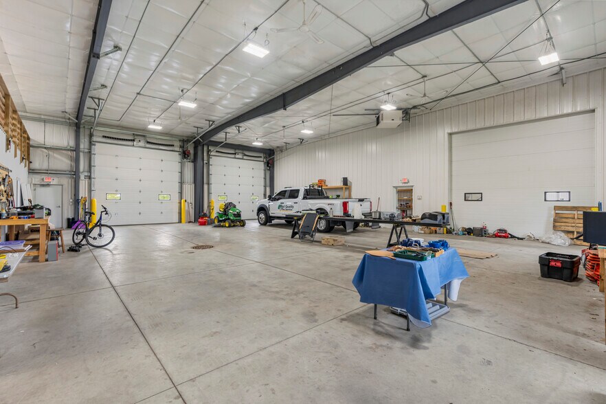 More Photos Of 3160 Fernau ct, Oshkosh Warehouse For Sale