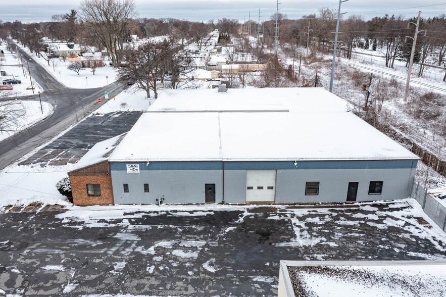 More Photos Of 170 Bennington Dr, Rochester Manufacturing For Lease