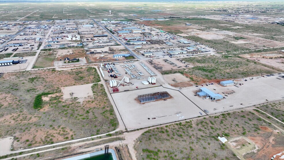 More Photos Of 10009 W. County Road 72, Midland Warehouse For Lease