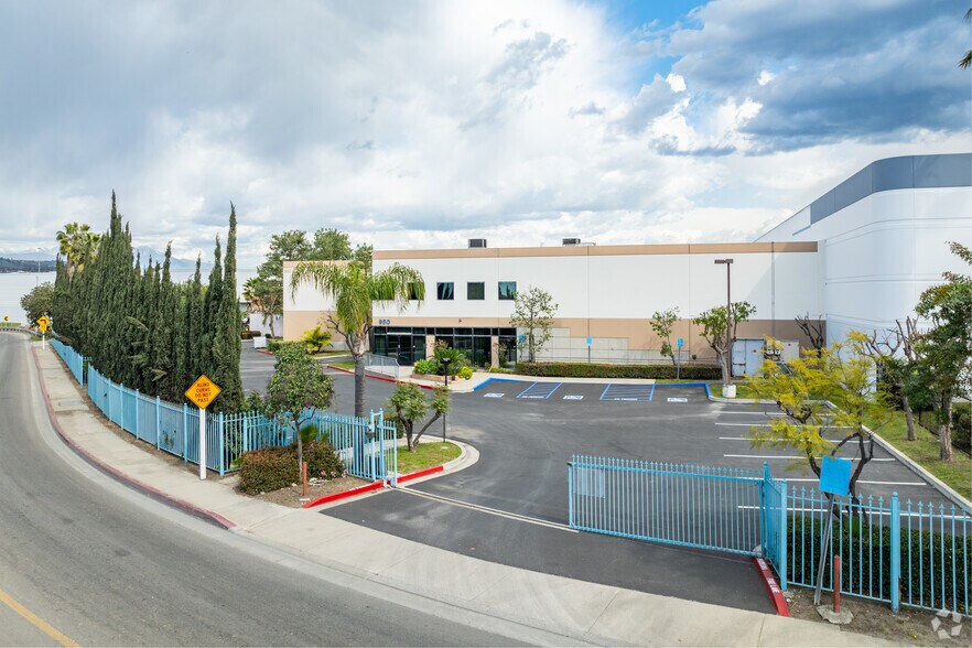 More Photos Of 950 S Hatcher Ave, City of Industry Distribution For Lease