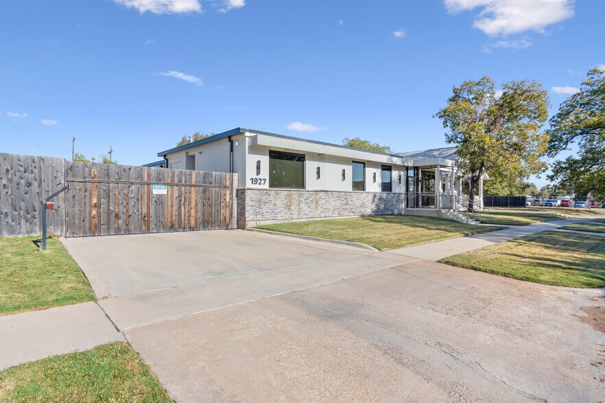 More Photos Of 1927 Columbus Ave, Waco Office For Sale