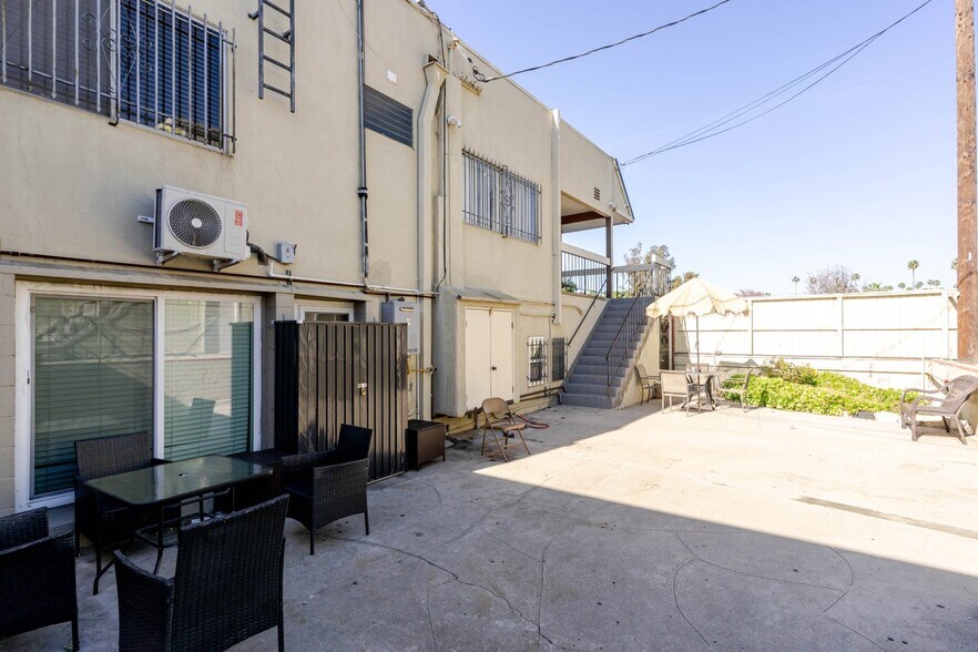 More Photos Of 1519-1521 W Glenoaks Blvd, Glendale Storefront Retail Residential For Lease