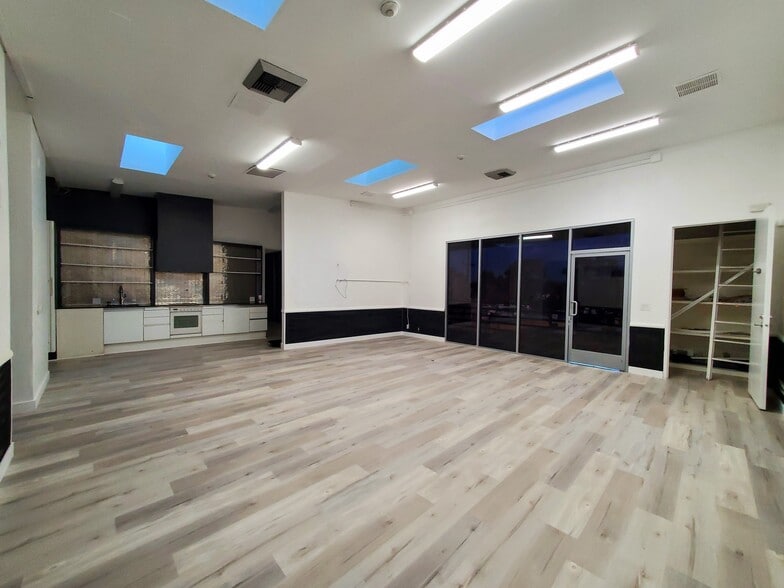 More Photos Of 11426 Ventura Blvd, Studio City Loft Creative Space For Lease