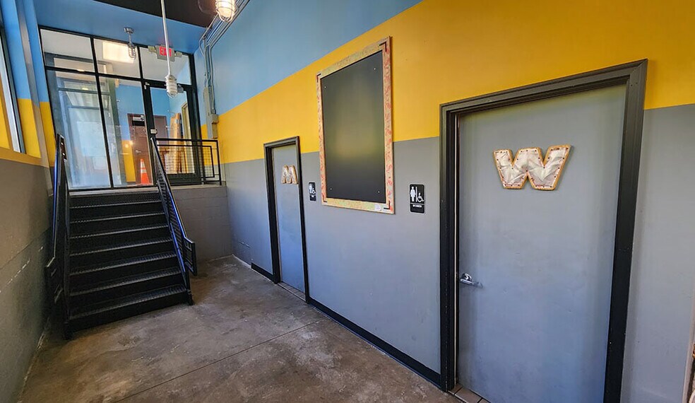 More Photos Of 500-508 Lexington Pky S, Saint Paul Restaurant For Lease