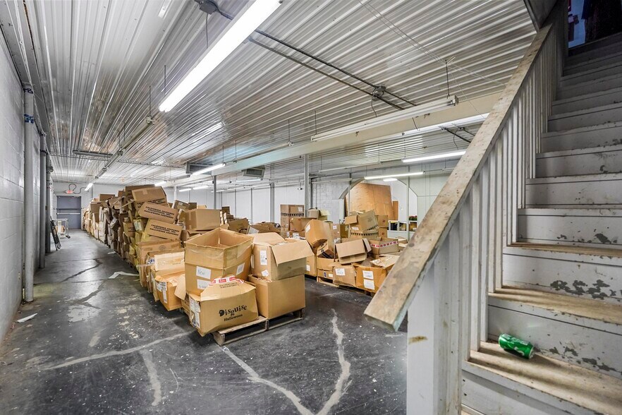More Photos Of 2001 I-30 E, Greenville Light Manufacturing For Lease