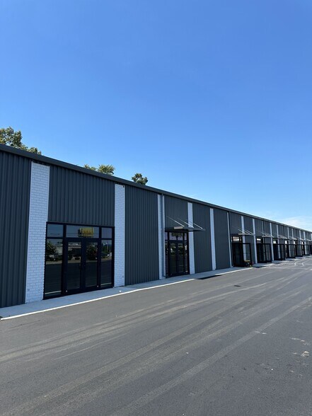 More Photos Of 5660 Rivers Ave, North Charleston Storefront For Lease