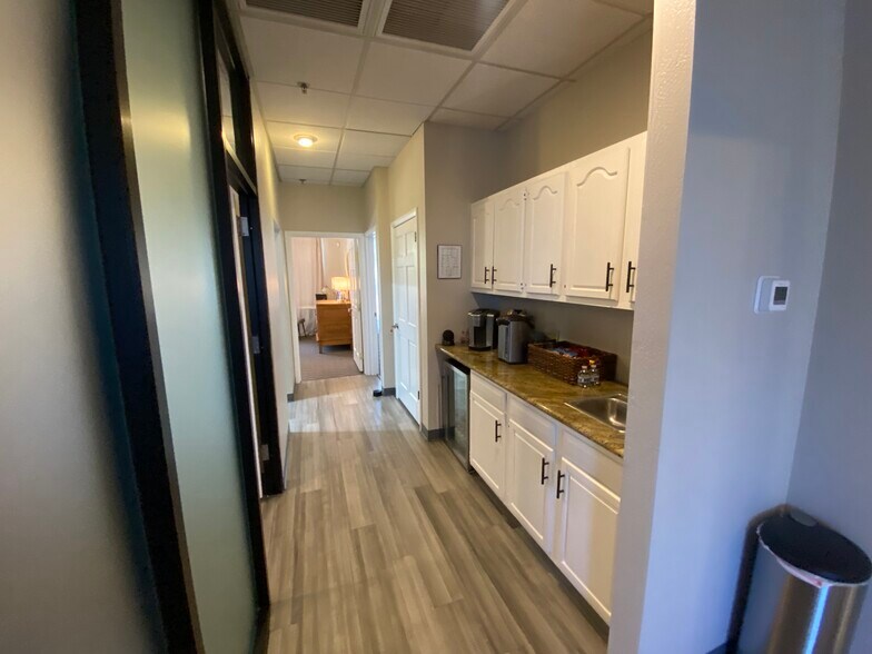 More Photos Of 8263 W Thunderbird Rd, Peoria Office For Lease