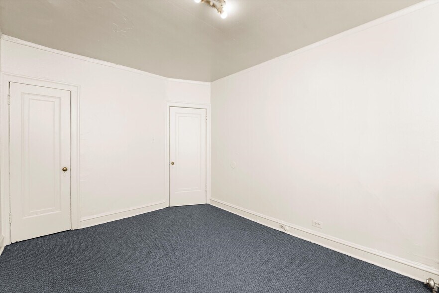 More Photos Of 7102-7106 S Jeffery Blvd, Chicago Apartments For Sale