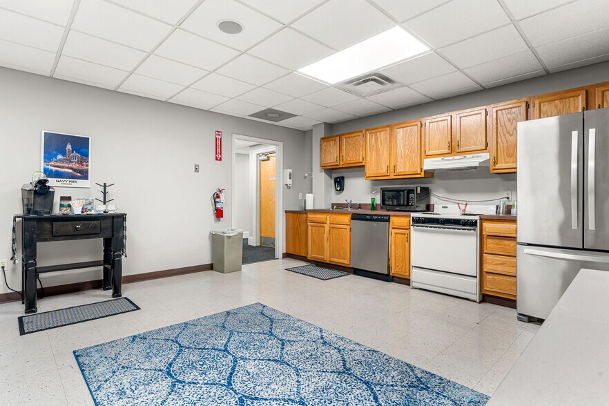 More Photos Of 222 Pearl St, New Albany Office Residential For Lease