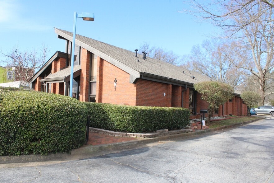 More Photos Of 2142 SW Austell Rd, Marietta Veterinarian Kennel For Sale