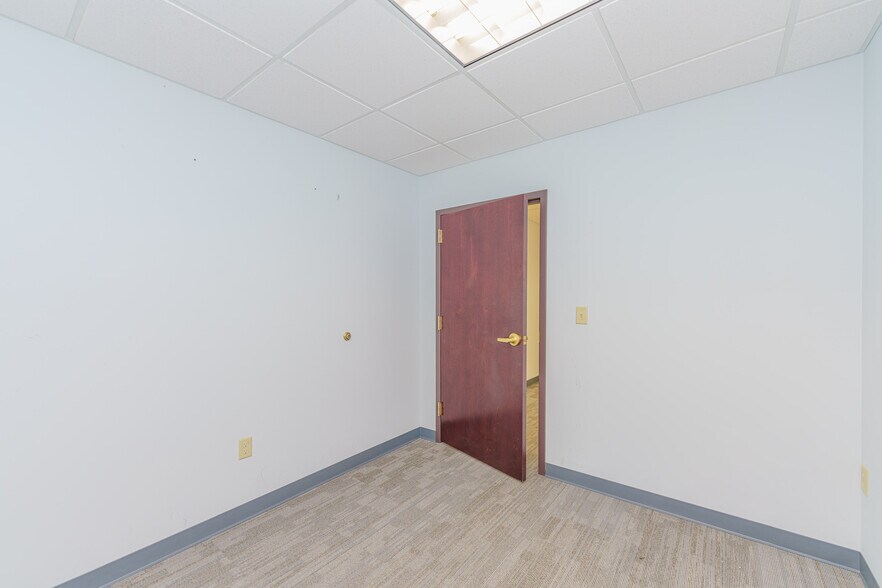More Photos Of 10 Maxwell Dr, Clifton Park Medical For Lease