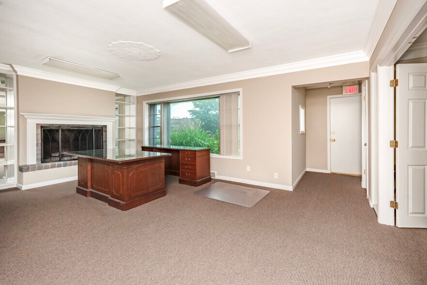 More Photos Of 4163 Crescent Dr, Saint Louis Medical For Lease