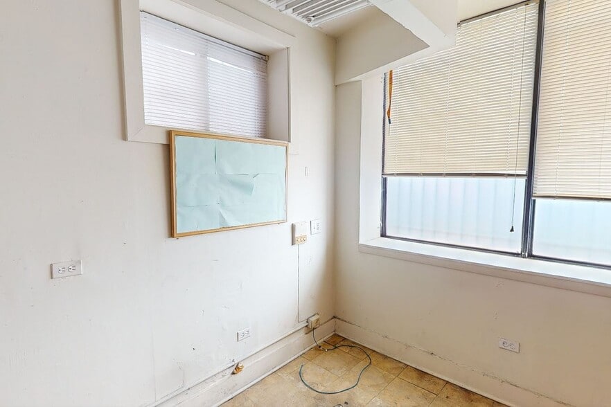 More Photos Of 4850 W North Ave, Chicago Apartments For Lease