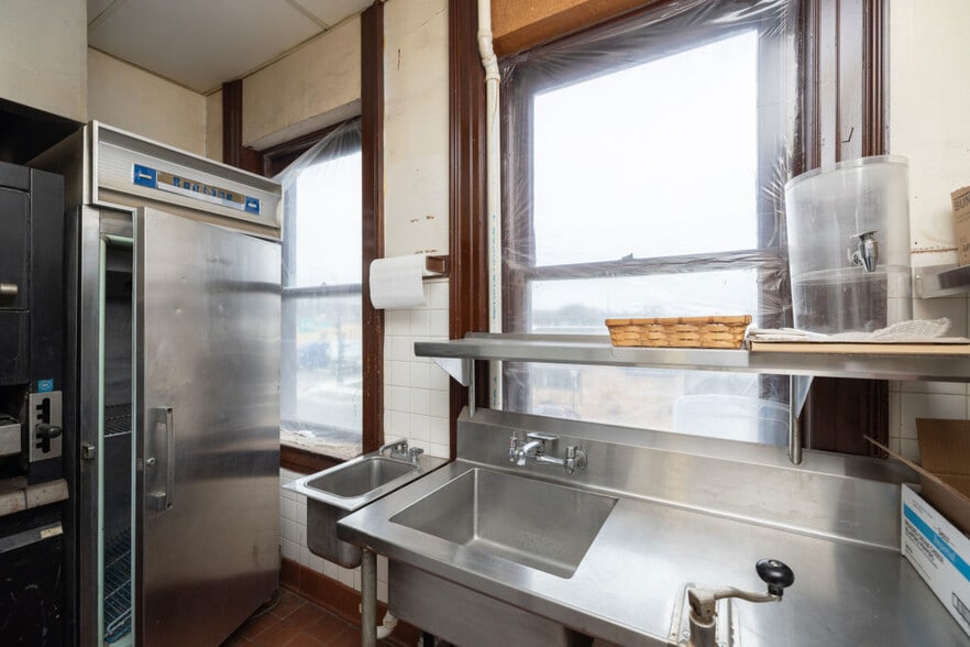 More Photos Of 100 S Washington St, Lake City Restaurant For Sale
