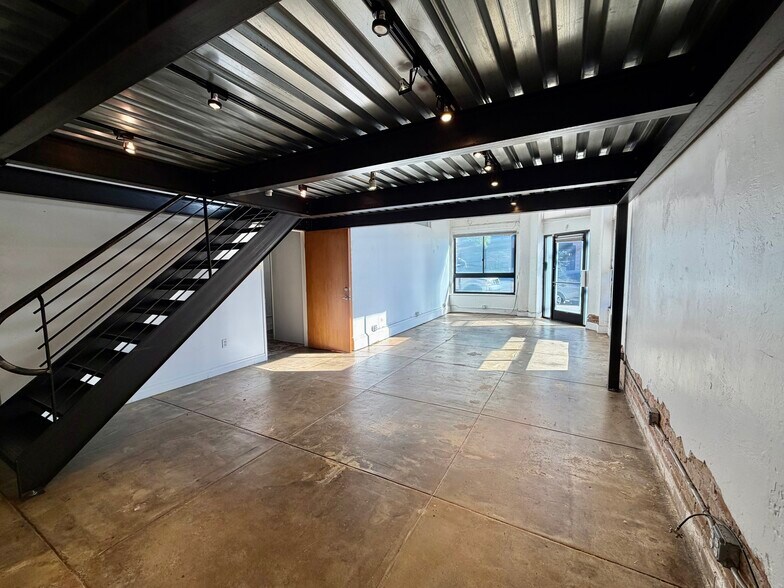 More Photos Of 1813-1827 Lincoln Blvd, Venice Storefront For Lease