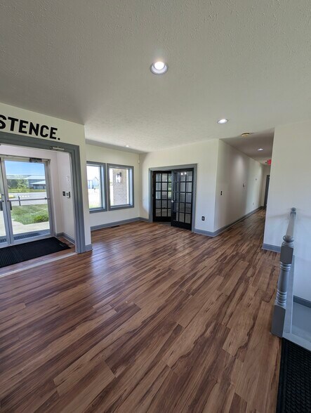 More Photos Of 6051 S Indianapolis Rd, Whitestown Office For Lease