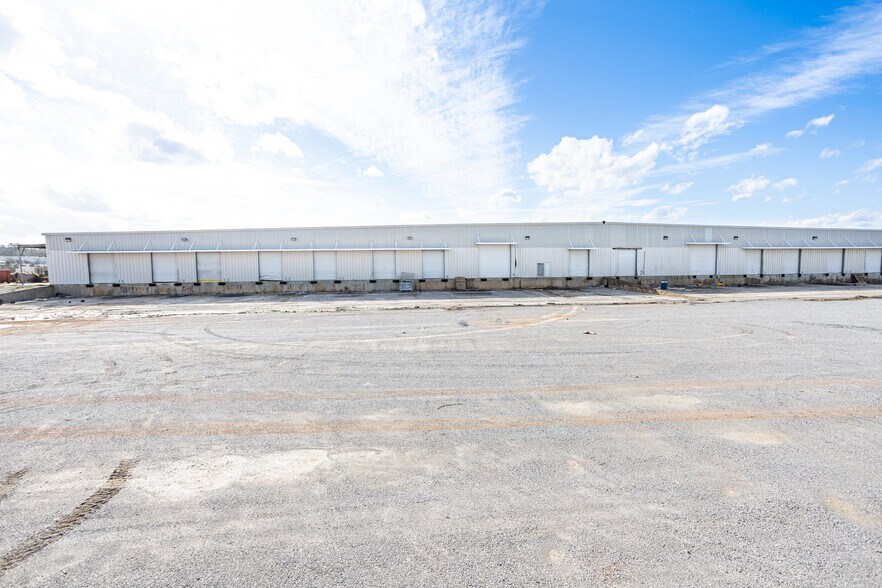 More Photos Of 942 W Park Dr, Selma Warehouse For Sale