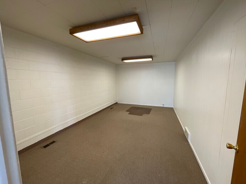 More Photos Of 420 S Federal Blvd, Denver Office For Sale