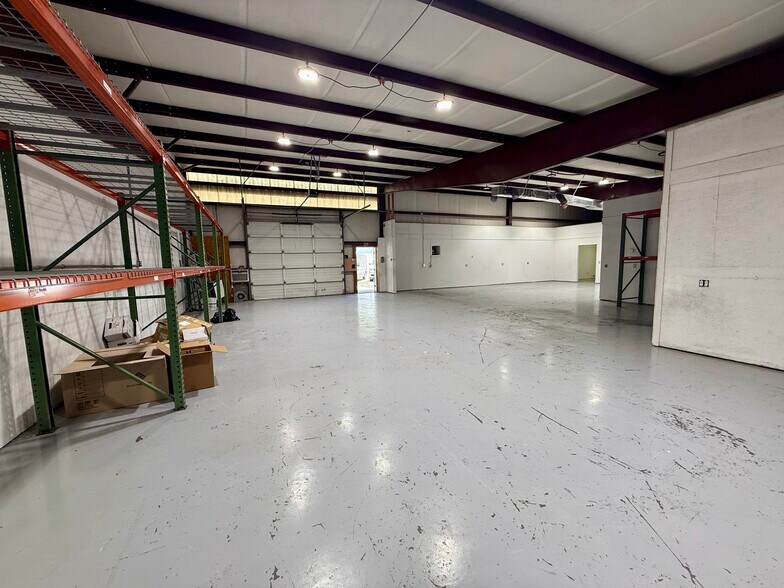 More Photos Of 11815 US Highway 15-501, Aberdeen Distribution For Lease