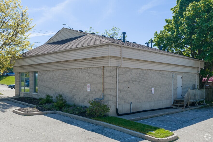 More Photos Of 264 Water St N, Cambridge Office For Sale