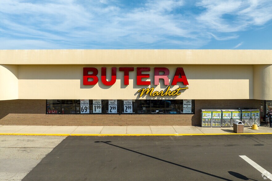 More Photos Of 2-80 Tyler Creek Plz, Elgin Unknown For Lease