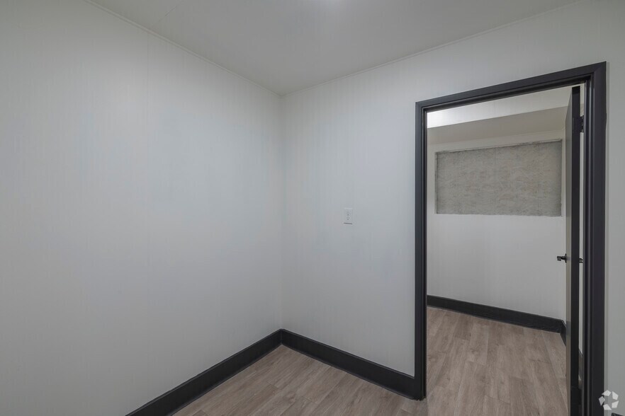 More Photos Of 1680 14th St, Oakland Warehouse For Sale