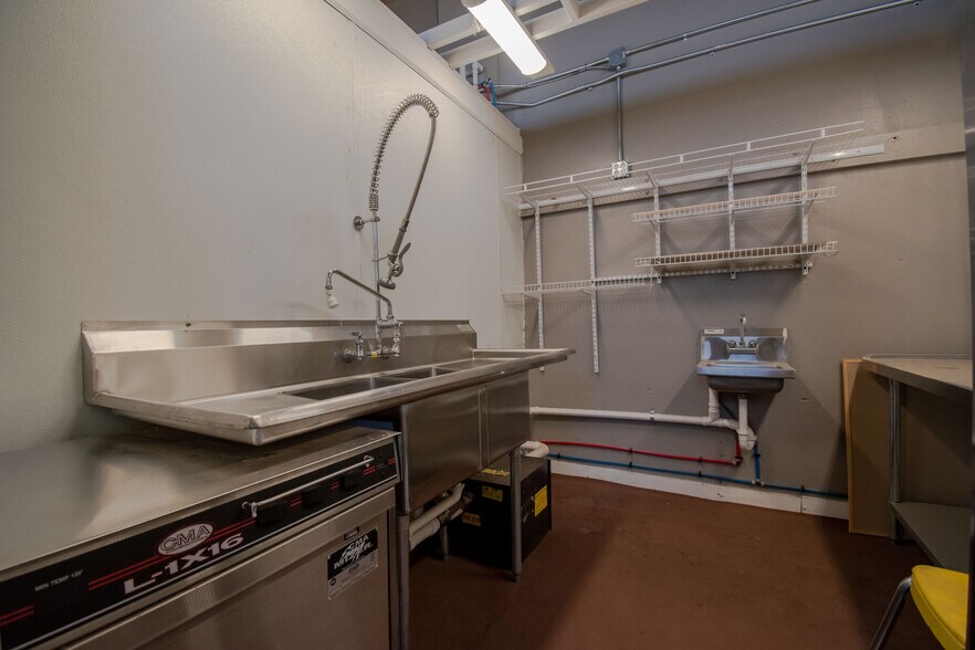 More Photos Of 322 E Don Tyler Ave, Dewey Storefront For Sale