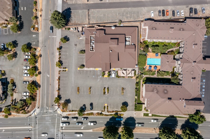 More Photos Of 1180 Airport Park Blvd, Ukiah Restaurant For Lease