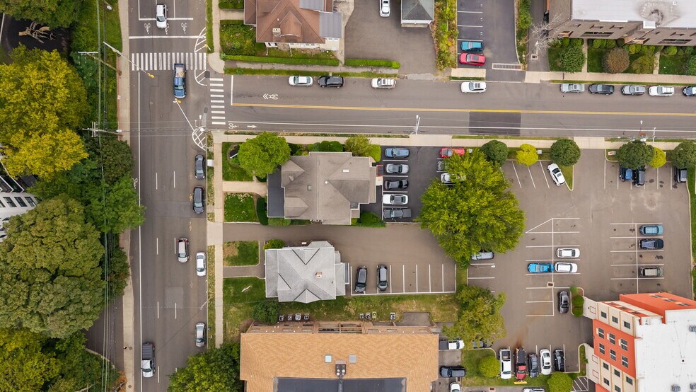 More Photos Of 1458 Bedford St, Stamford Office For Sale