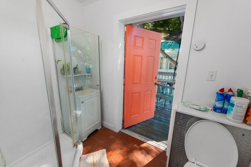 More Photos Of 816 Duval St, Key West Restaurant For Sale