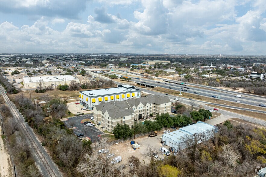 More Photos Of 520 I-35, Round Rock Hotel For Sale