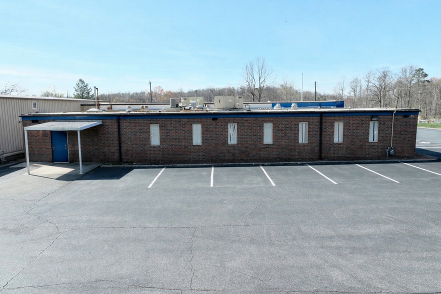 More Photos Of 315 Burke Dr, Morganton Light Manufacturing For Sale