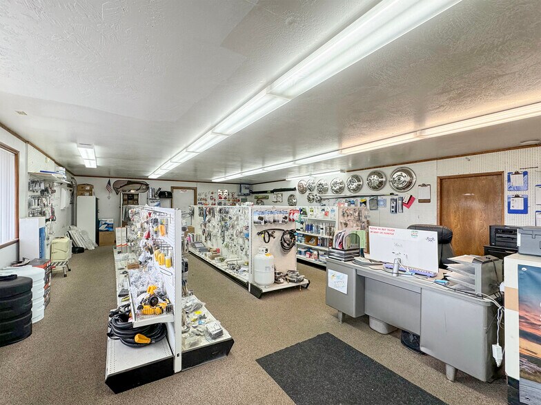 More Photos Of 275 S 7th Ave, Sequim Auto Repair For Sale