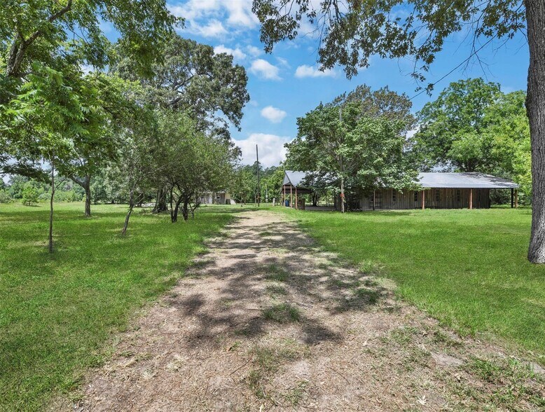 More Photos Of 11304 Fostoria Rd, Cleveland Land For Sale