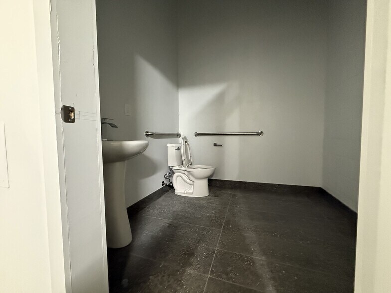 More Photos Of 17 Somers St, Brooklyn Apartments For Lease