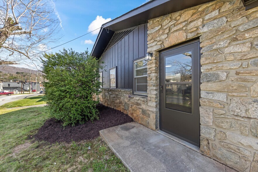 More Photos Of 71 Maple St, Clyde Apartments For Sale